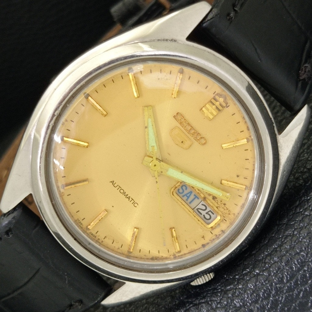 Vintage 1973 Seiko Automatic Mens Silver Watch WDaydate  Gold Accents